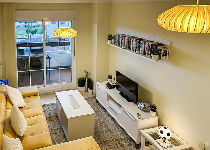 2 Bedroom Cozy Apartment In Benalmadena Costa